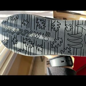 Brand new never worn BEARPAW boots